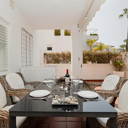 In First Line Complex In Urbanization Pueblo Mediterraneo, Apartment Marbella