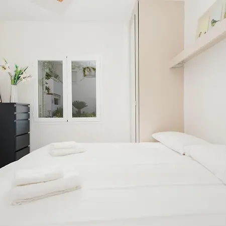 In First Line Complex In Urbanization Pueblo Mediterraneo, Apartment Marbella