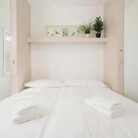 In First Line Complex In Urbanization Pueblo Mediterraneo, Apartment Marbella