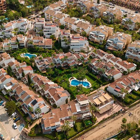 In First Line Complex In Urbanization Pueblo Mediterraneo, Apartment Marbella
